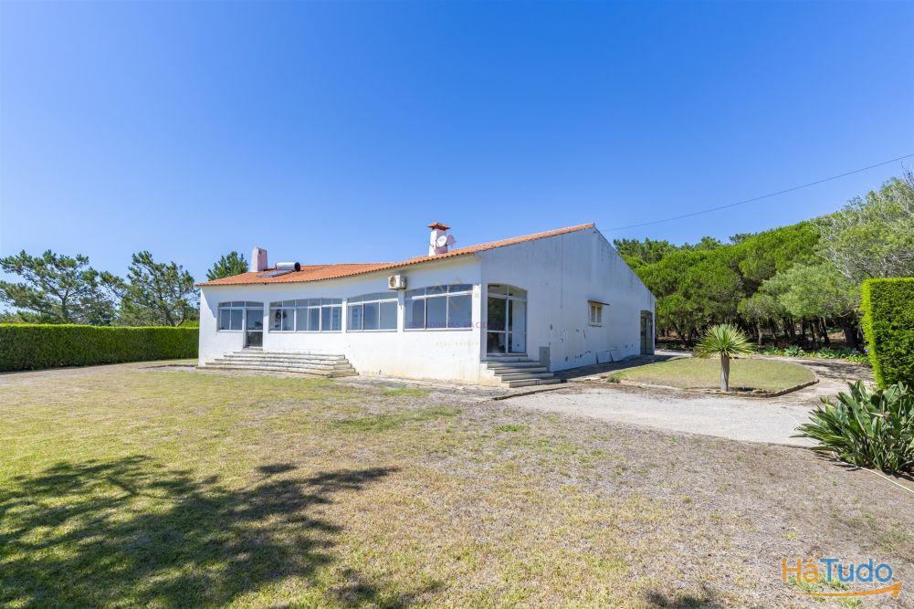 Propriedade Única na Azóia (Colares) . Uma Jóia à beira-mar Propriedade Única na Azóia (Colares) . Uma Jóia à beira-mar