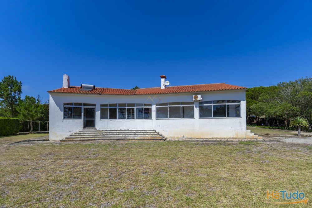 Propriedade Única na Azóia (Colares) . Uma Jóia à beira-mar Propriedade Única na Azóia (Colares) . Uma Jóia à beira-mar