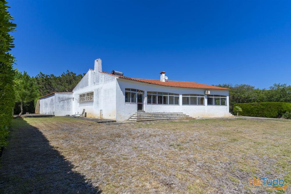 Propriedade Única na Azóia (Colares) . Uma Jóia à beira-mar Propriedade Única na Azóia (Colares) . Uma Jóia à beira-mar