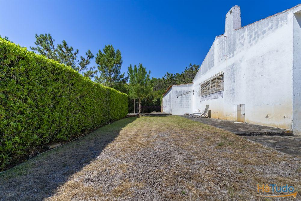 Propriedade Única na Azóia (Colares) . Uma Jóia à beira-mar Propriedade Única na Azóia (Colares) . Uma Jóia à beira-mar