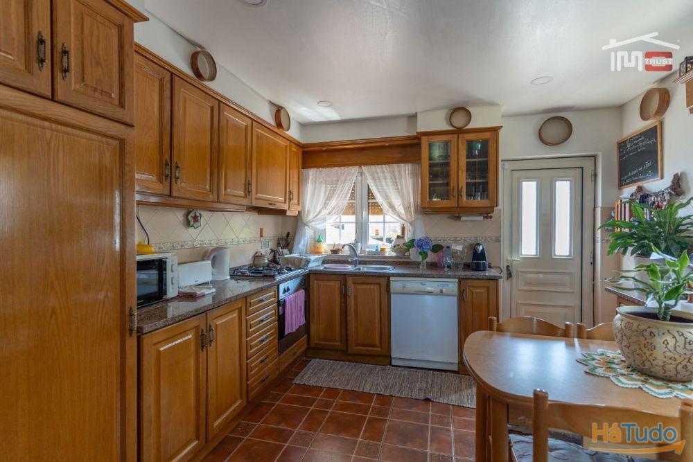 MORADIA T3 COM RES DO CHÃO E CAVE EM MOITA DO MARTINHO SÃO MAMEDE MORADIA T3 COM RES DO CHÃO E CAVE EM MOITA DO MARTINHO SÃO MAMEDE