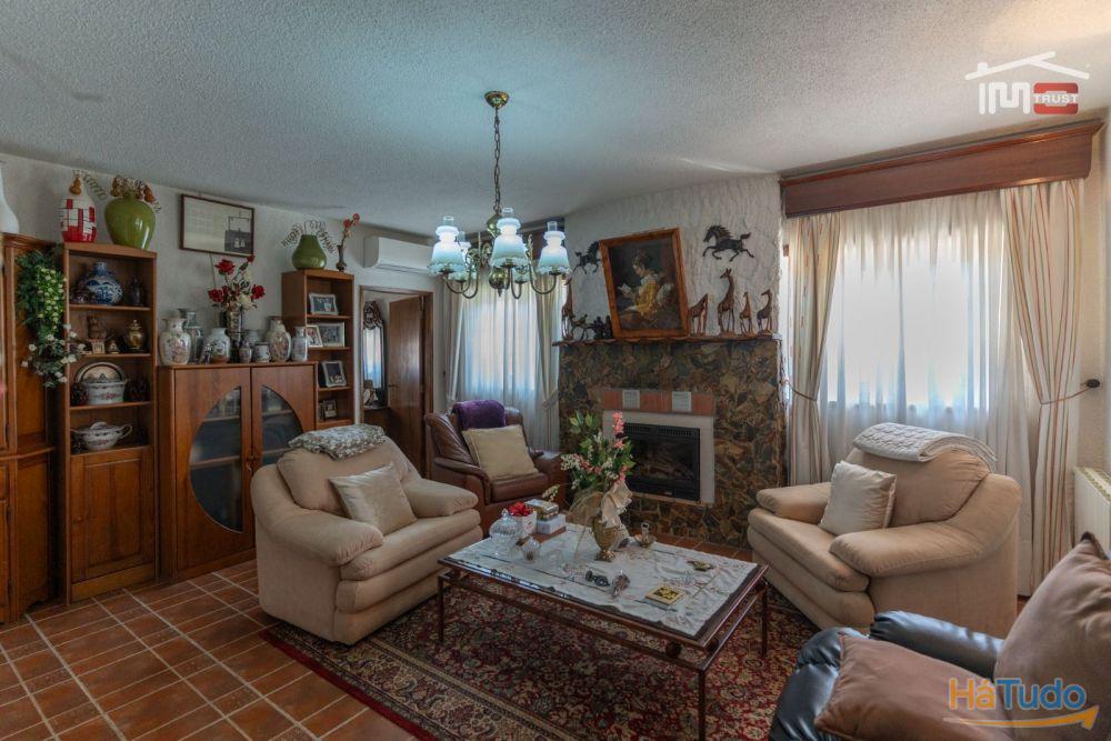 MORADIA T3 COM RES DO CHÃO E CAVE EM MOITA DO MARTINHO SÃO MAMEDE MORADIA T3 COM RES DO CHÃO E CAVE EM MOITA DO MARTINHO SÃO MAMEDE