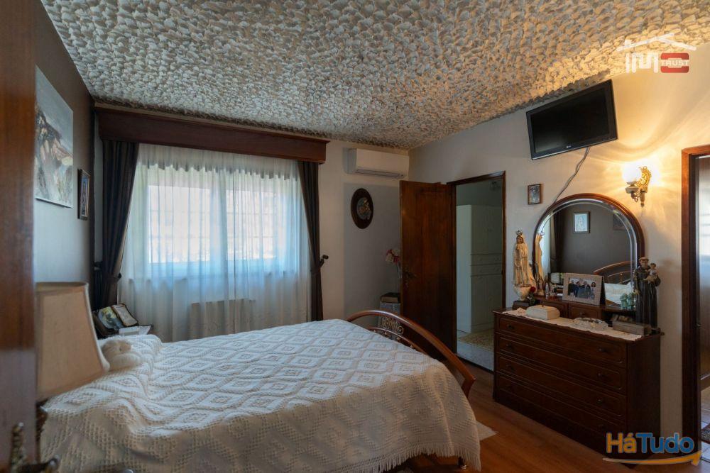 MORADIA T3 COM RES DO CHÃO E CAVE EM MOITA DO MARTINHO SÃO MAMEDE MORADIA T3 COM RES DO CHÃO E CAVE EM MOITA DO MARTINHO SÃO MAMEDE