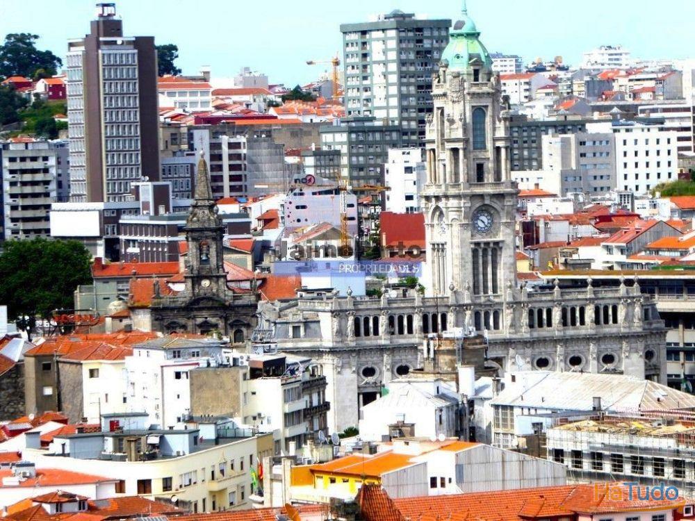 Edifício, Prédio devoluto para reabilitar, centro do Porto. Portugal, Baixa do Porto. Edifício, Prédio devoluto para reabilitar, centro do Porto. Portugal, Baixa do Porto.