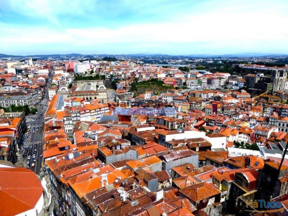 Edifício, Prédio devoluto para reabilitar, centro do Porto. Portugal, Baixa do Porto. Edifício, Prédio devoluto para reabilitar, centro do Porto. Portugal, Baixa do Porto.