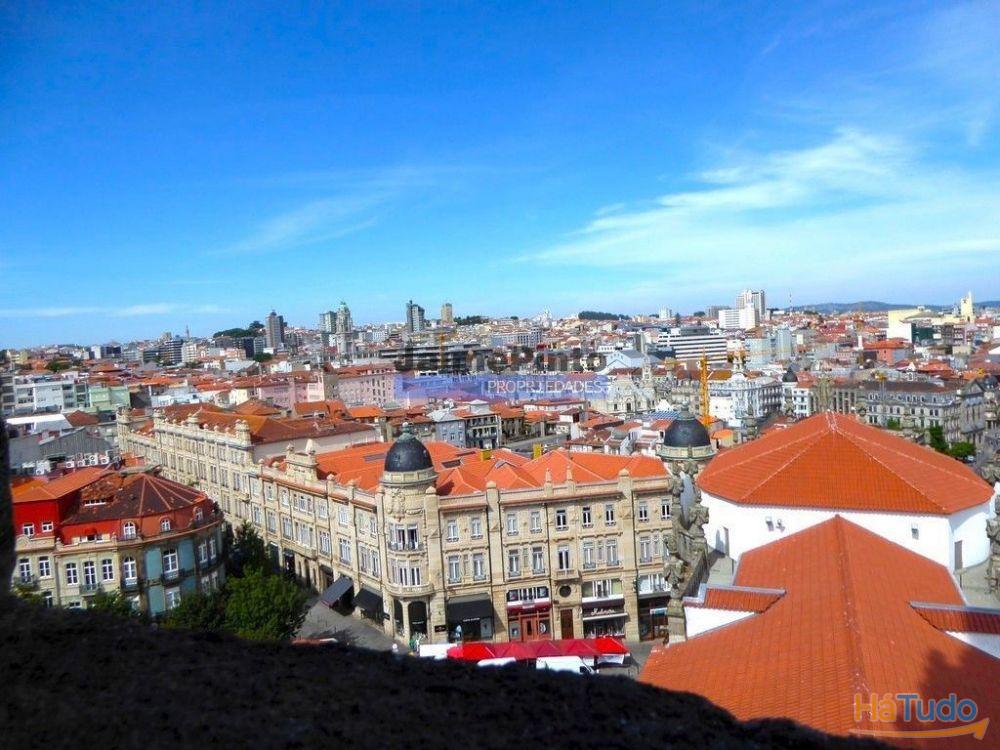 Edifício, Prédio devoluto para reabilitar, centro do Porto. Portugal, Baixa do Porto. Edifício, Prédio devoluto para reabilitar, centro do Porto. Portugal, Baixa do Porto.