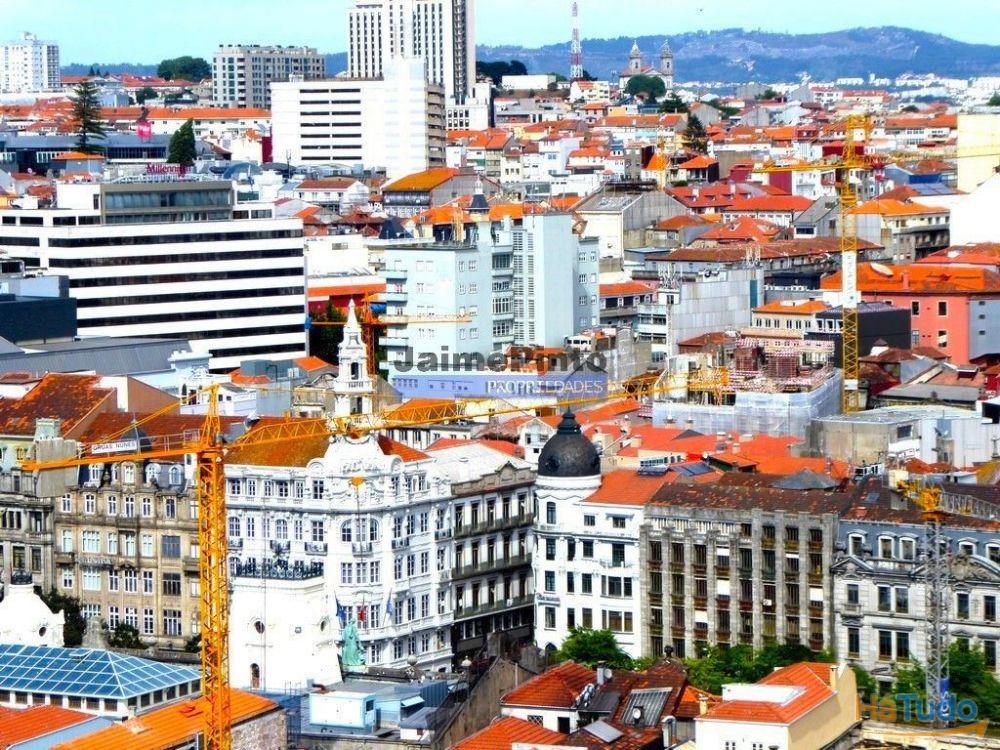 Edifício, Prédio devoluto para reabilitar, centro do Porto. Portugal, Baixa do Porto. Edifício, Prédio devoluto para reabilitar, centro do Porto. Portugal, Baixa do Porto.