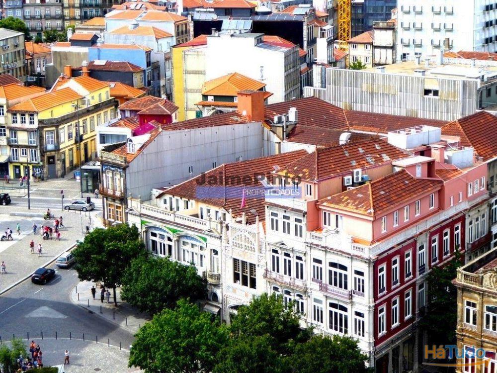 Edifício, Prédio devoluto para reabilitar, centro do Porto. Portugal, Baixa do Porto. Edifício, Prédio devoluto para reabilitar, centro do Porto. Portugal, Baixa do Porto.