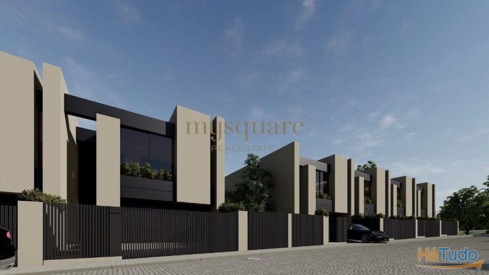 Moradia T3 de 3 frentes com jardim em São Pedro da Cova, Gondomar Moradia T3 de 3 frentes com jardim em São Pedro da Cova, Gondomar