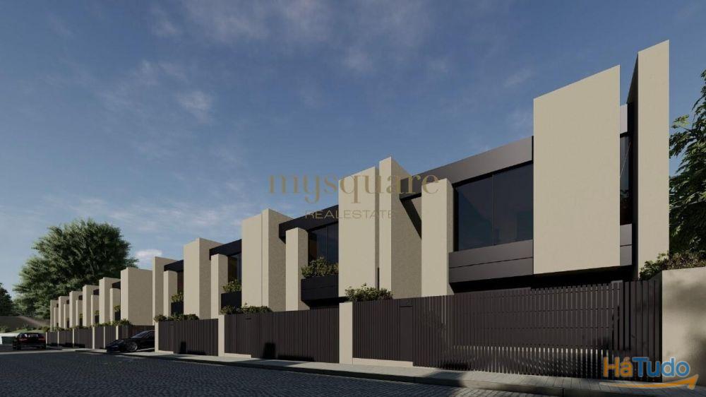 Moradia T3 de 3 frentes com jardim em São Pedro da Cova, Gondomar Moradia T3 de 3 frentes com jardim em São Pedro da Cova, Gondomar