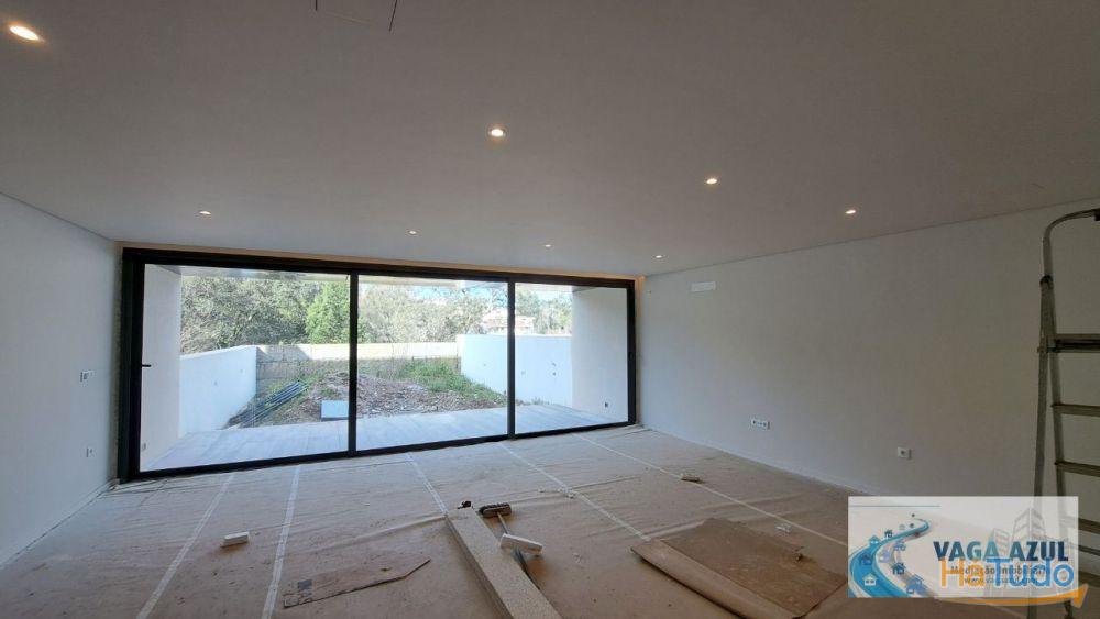 Moradia Nova T3 2 Frentes à Escola EB23 de S. P. da Cova Moradia Nova T3 2 Frentes à Escola EB23 de S. P. da Cova