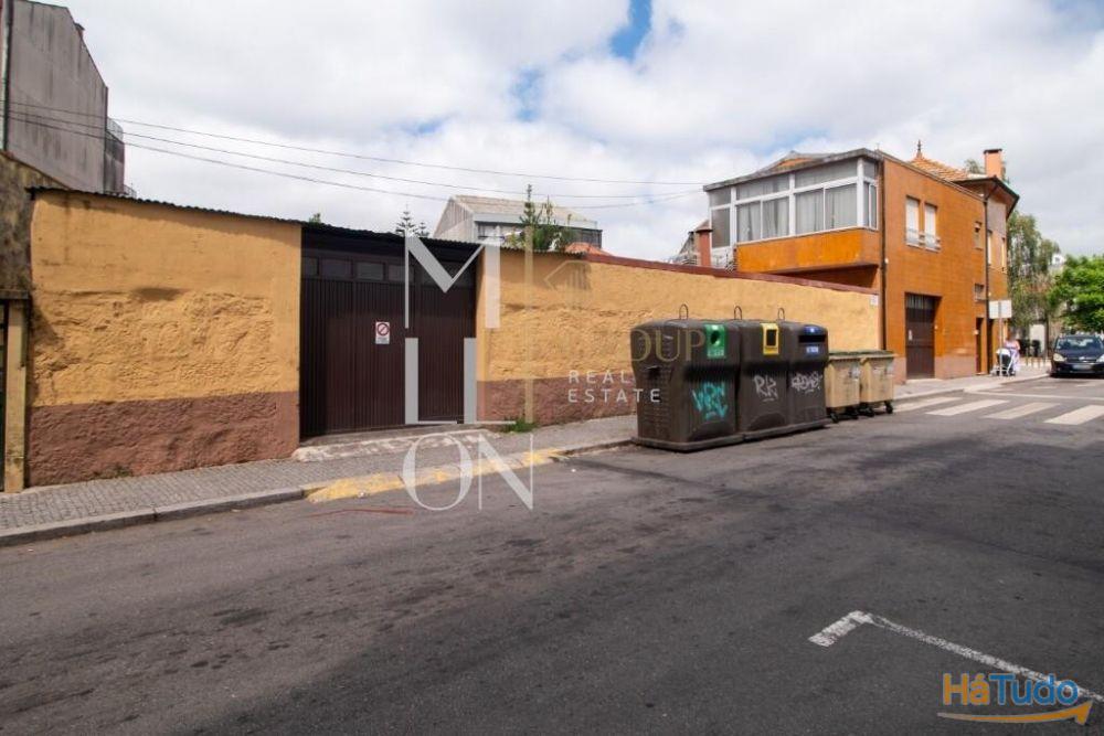 Moradia T6 com Terreno no Centro da Areosa ? Potencial para Construção em Altura Moradia T6 com Terreno no Centro da Areosa ? Potencial para Construção em Altura