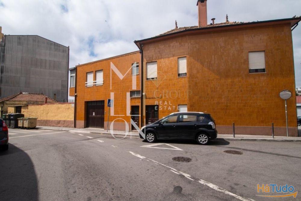 Moradia T6 com Terreno no Centro da Areosa ? Potencial para Construção em Altura Moradia T6 com Terreno no Centro da Areosa ? Potencial para Construção em Altura