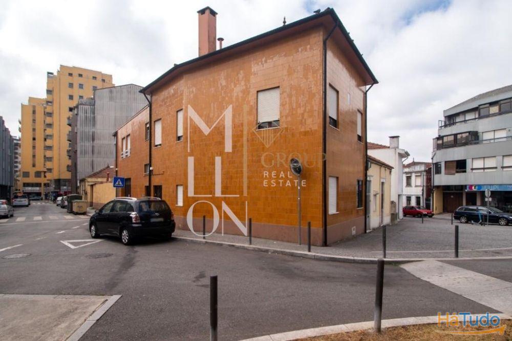 Moradia T6 com Terreno no Centro da Areosa ? Potencial para Construção em Altura Moradia T6 com Terreno no Centro da Areosa ? Potencial para Construção em Altura