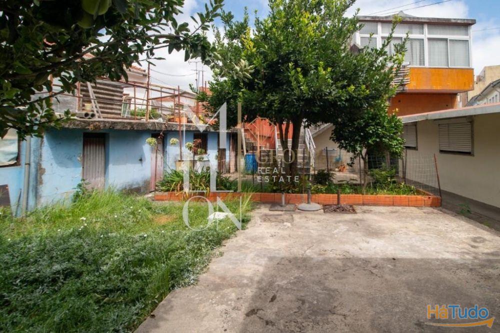 Moradia T6 com Terreno no Centro da Areosa ? Potencial para Construção em Altura Moradia T6 com Terreno no Centro da Areosa ? Potencial para Construção em Altura