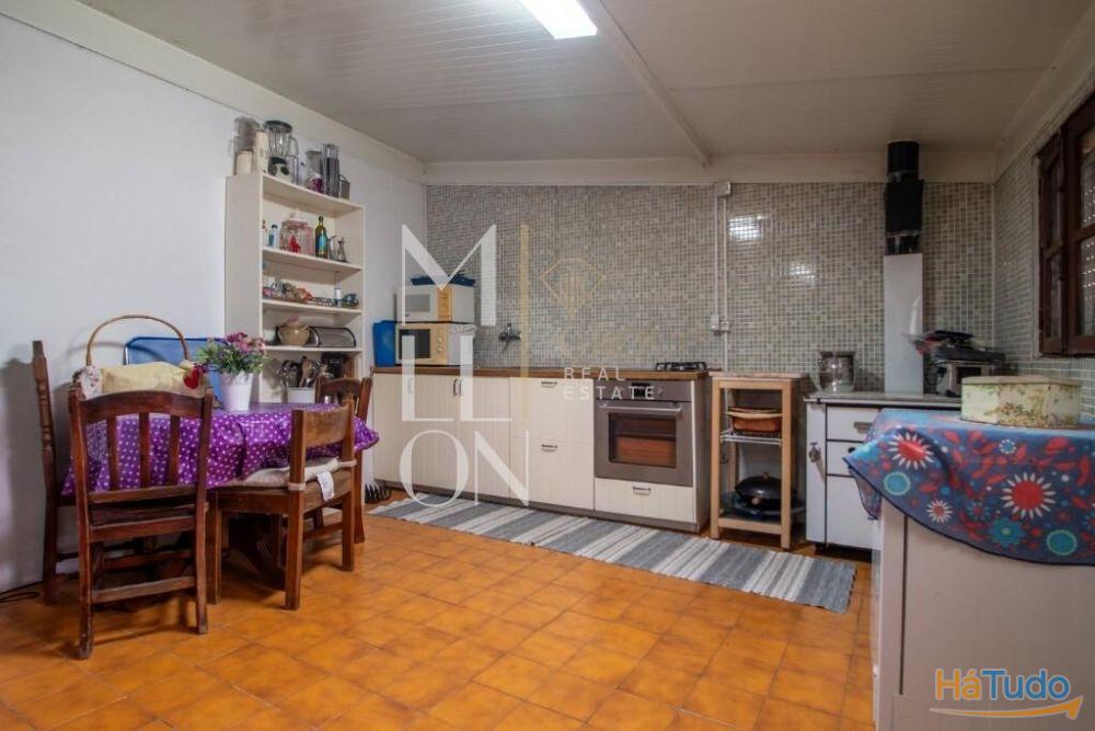 Moradia T6 com Terreno no Centro da Areosa ? Potencial para Construção em Altura Moradia T6 com Terreno no Centro da Areosa ? Potencial para Construção em Altura