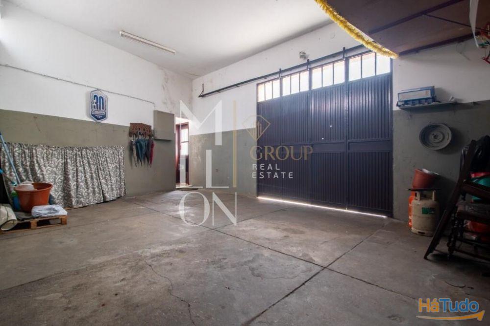 Moradia T6 com Terreno no Centro da Areosa ? Potencial para Construção em Altura Moradia T6 com Terreno no Centro da Areosa ? Potencial para Construção em Altura