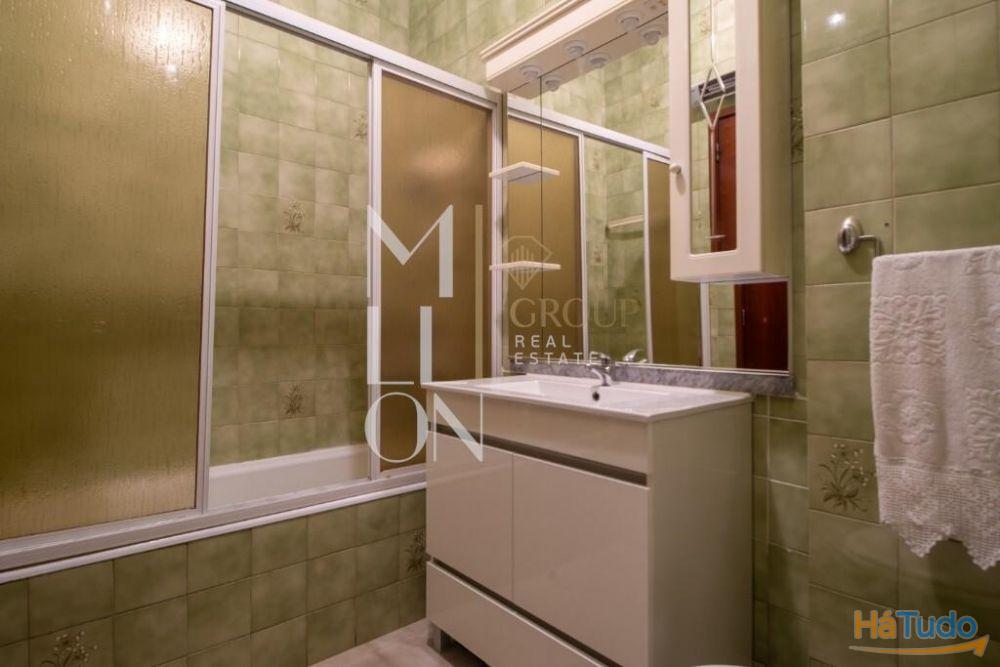 Moradia T6 com Terreno no Centro da Areosa ? Potencial para Construção em Altura Moradia T6 com Terreno no Centro da Areosa ? Potencial para Construção em Altura