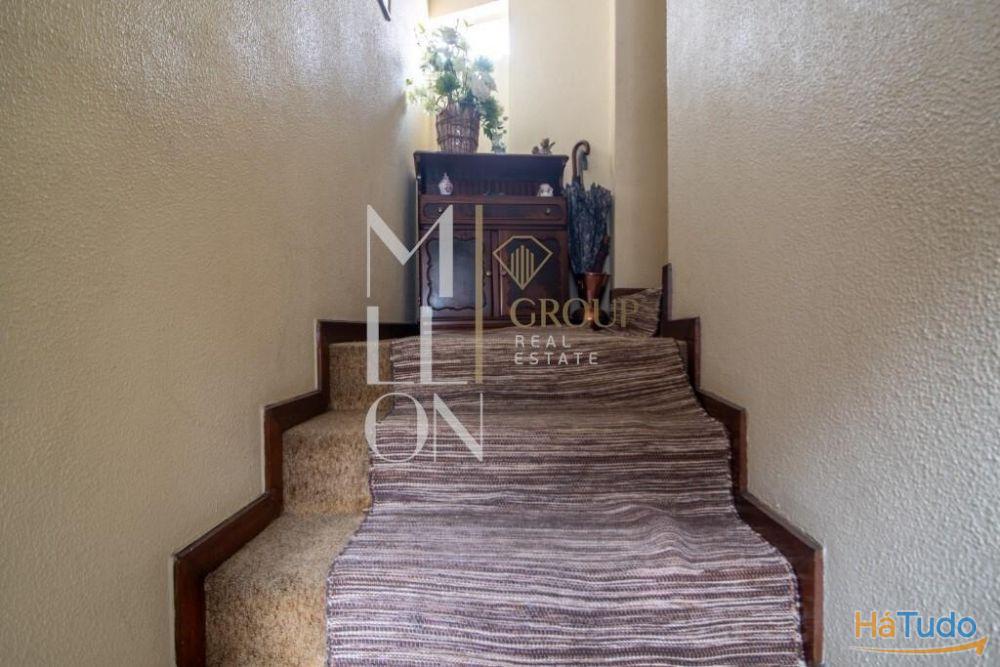 Moradia T6 com Terreno no Centro da Areosa ? Potencial para Construção em Altura Moradia T6 com Terreno no Centro da Areosa ? Potencial para Construção em Altura