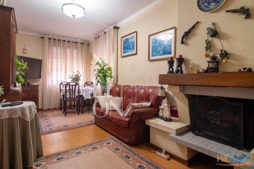 Moradia T6 com Terreno no Centro da Areosa ? Potencial para Construção em Altura Moradia T6 com Terreno no Centro da Areosa ? Potencial para Construção em Altura