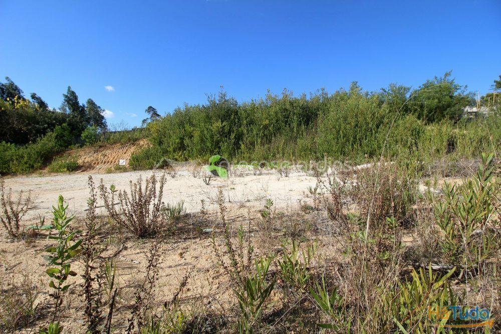 Lote de terreno com 1027 m2 Lote de terreno com 1027 m2