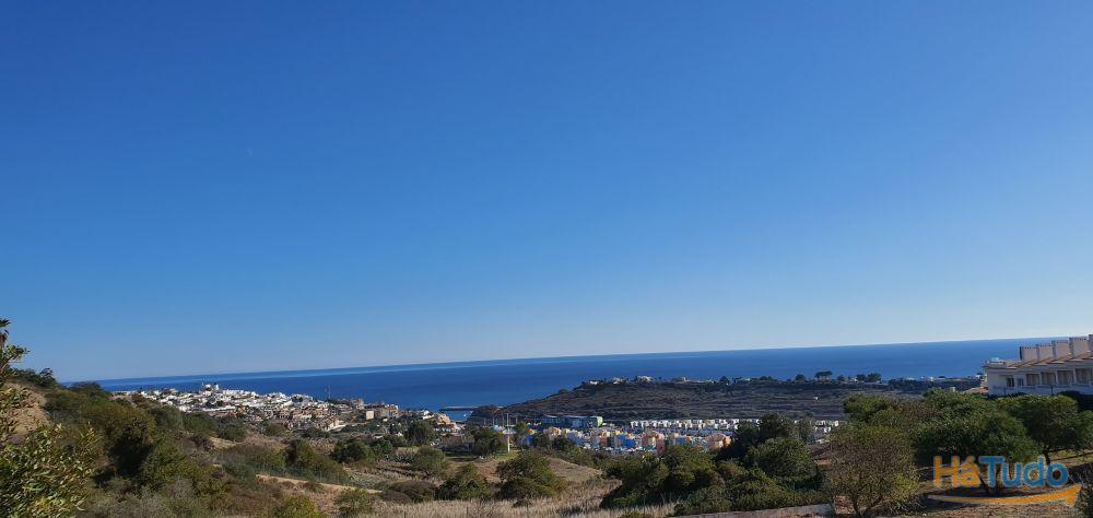 Terreno com projecto para 29 moradias com vista de mar Albufeira