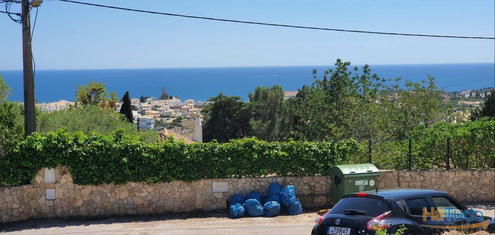 Terreno com vista de mar com rea de construo