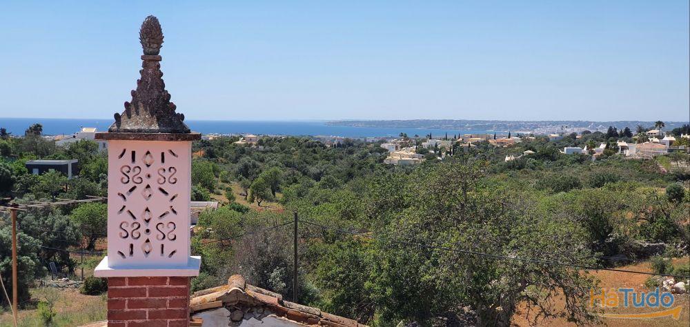 Terreno com vista de mar com rea de construo