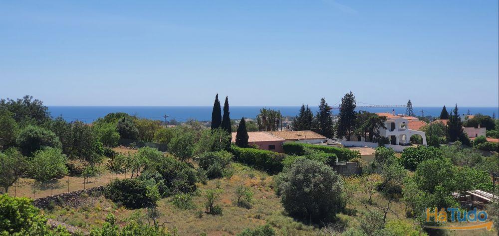 Terreno com vista de mar com rea de construo
