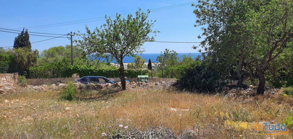 Terreno com vista de mar com rea de construo
