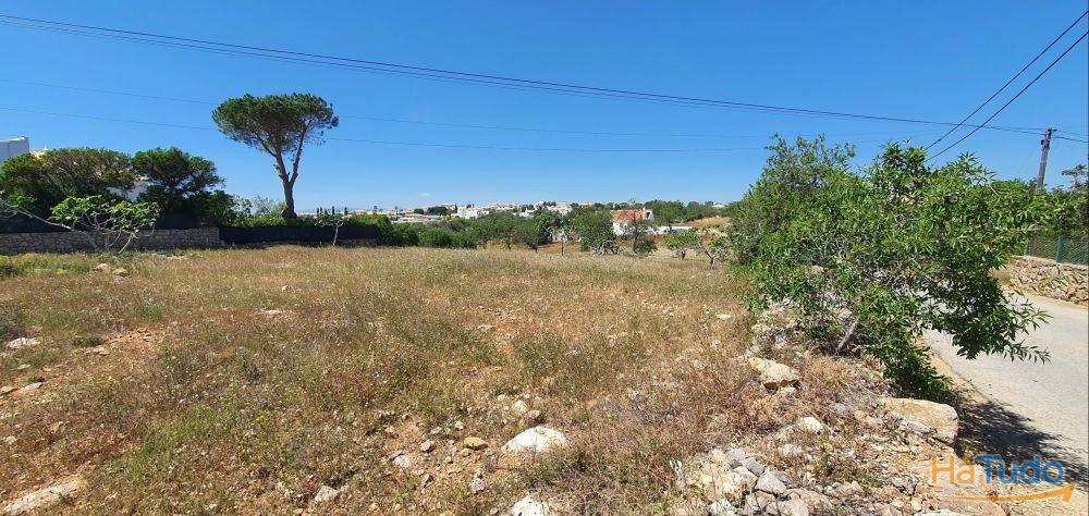 Terreno com vista de mar com rea de construo