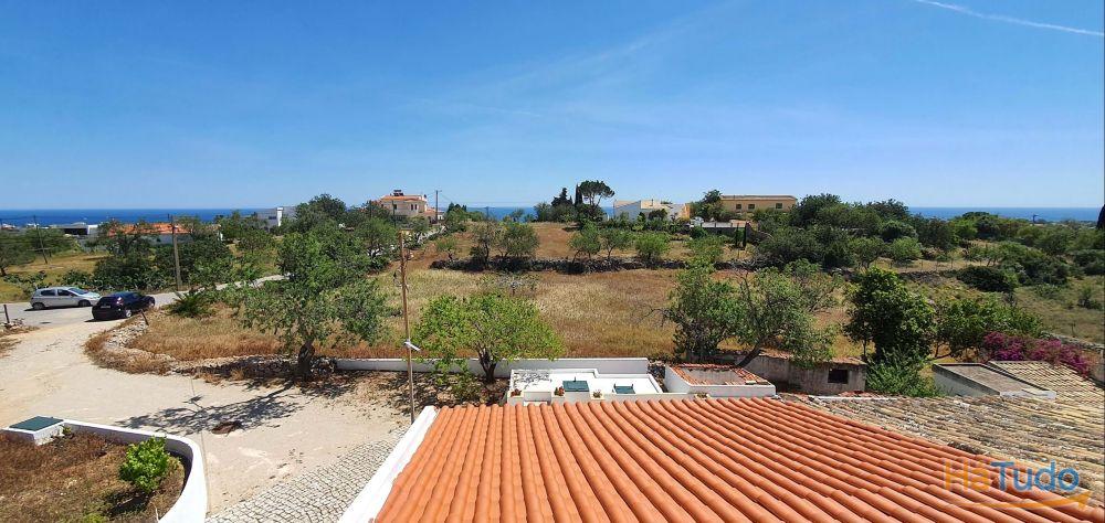 Terreno com vista de mar com rea de construo