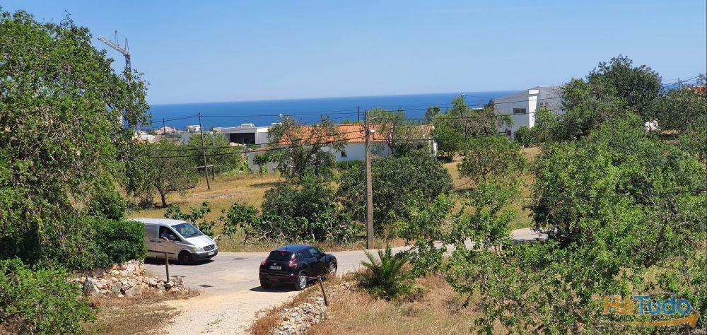 Terreno com vista de mar com rea de construo
