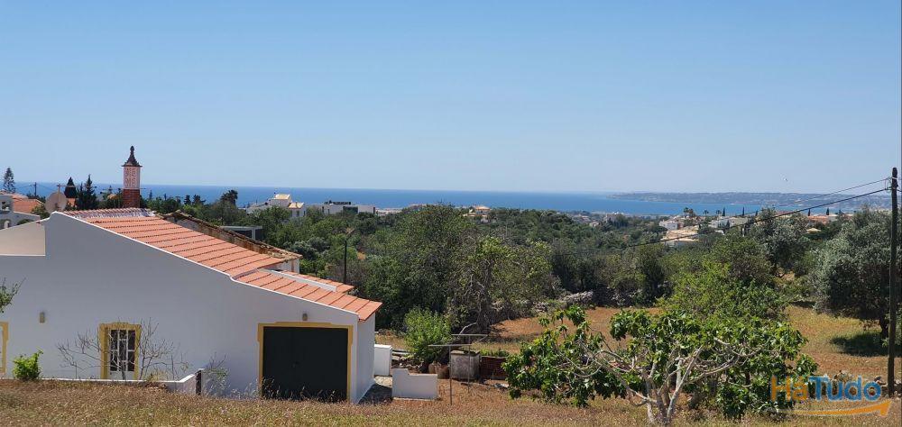 Terreno com vista de mar com rea de construo