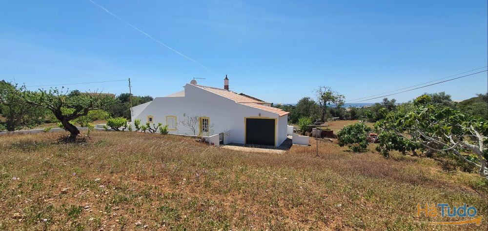 Terreno com vista de mar com rea de construo