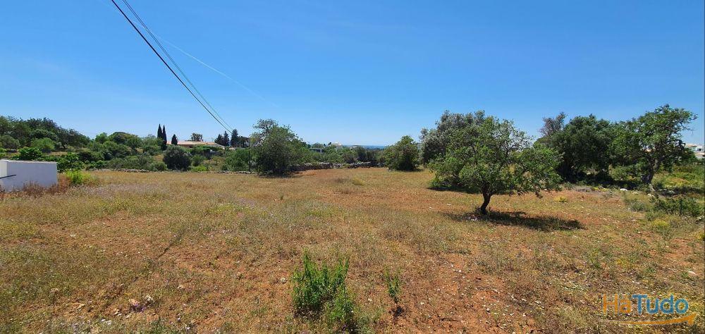 Terreno com vista de mar com rea de construo