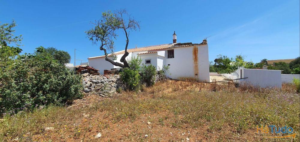 Terreno com vista de mar com rea de construo