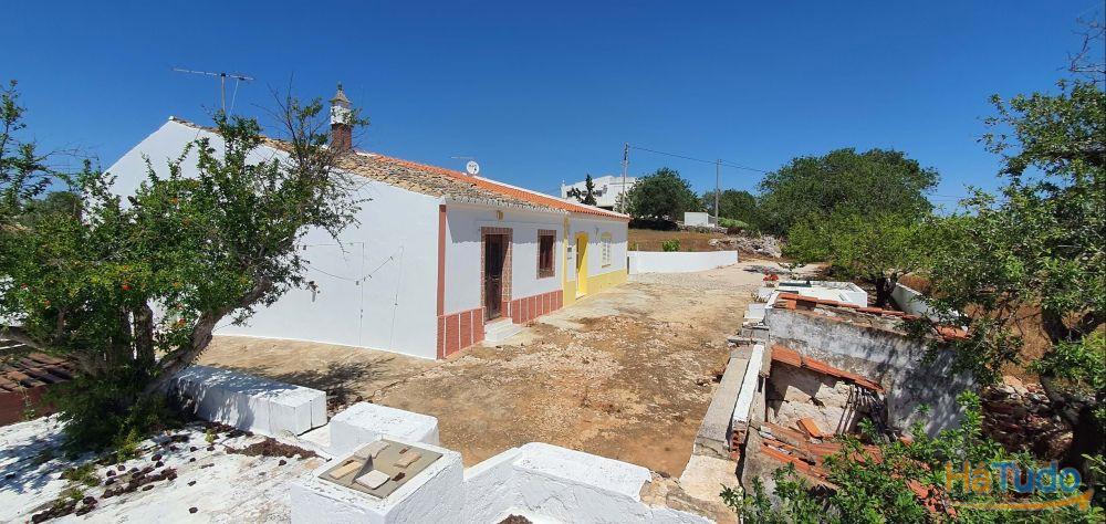 Terreno com vista de mar com rea de construo