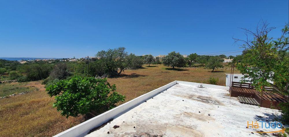 Terreno com vista de mar com rea de construo