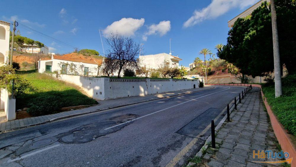Terreno para construo de Apartamentos e Lojas a 150 metros da Praia