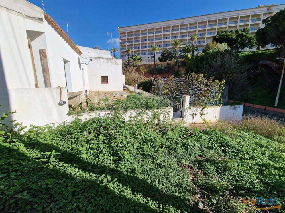 Terreno para construo de Apartamentos e Lojas a 150 metros da Praia
