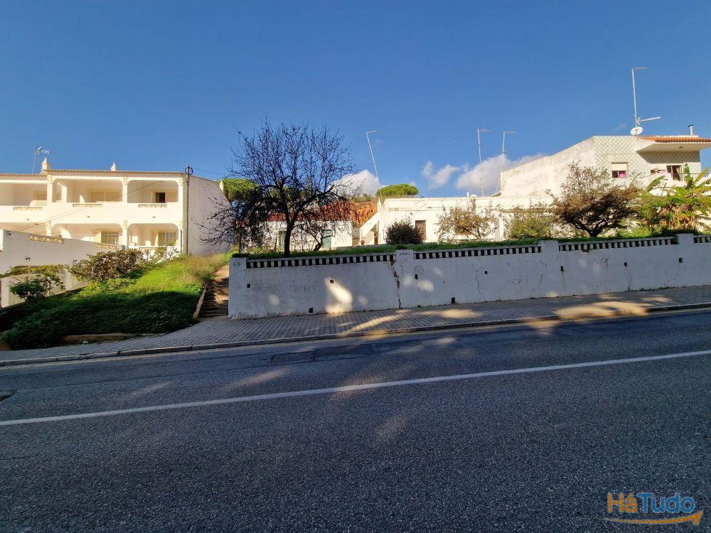 Terreno para construo de Apartamentos e Lojas a 150 metros da Praia