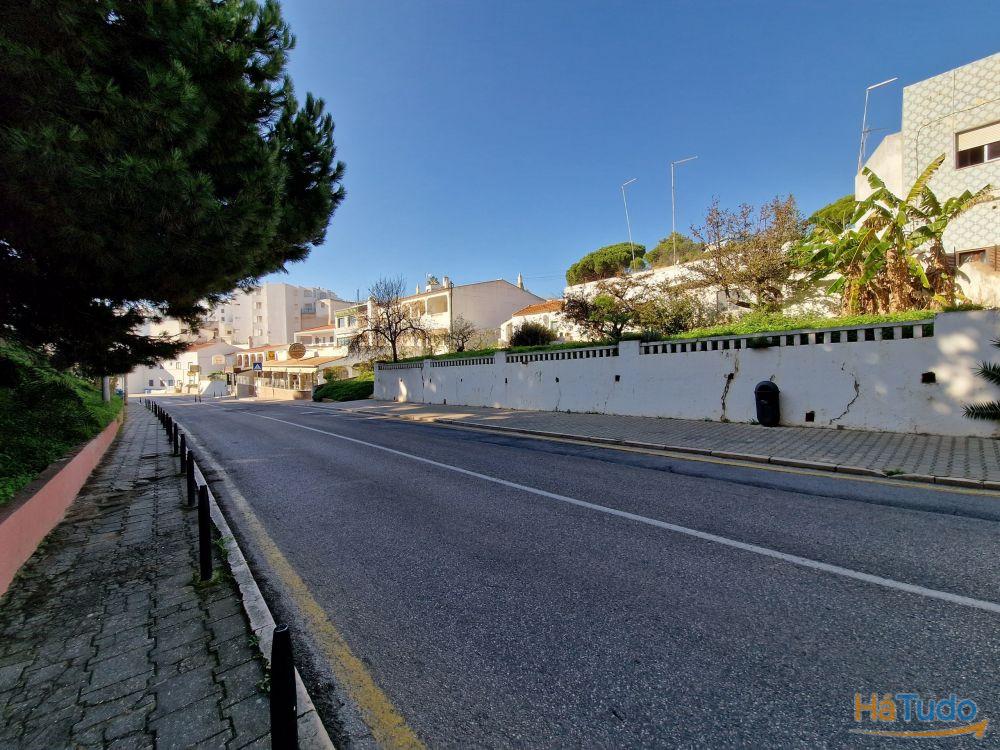 Terreno para construo de Apartamentos e Lojas a 150 metros da Praia