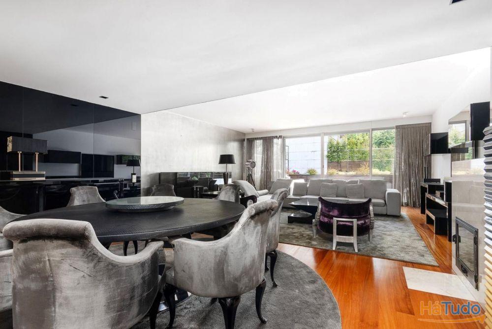 Moradia de Luxo com 4 Pisos com Spa Privativo