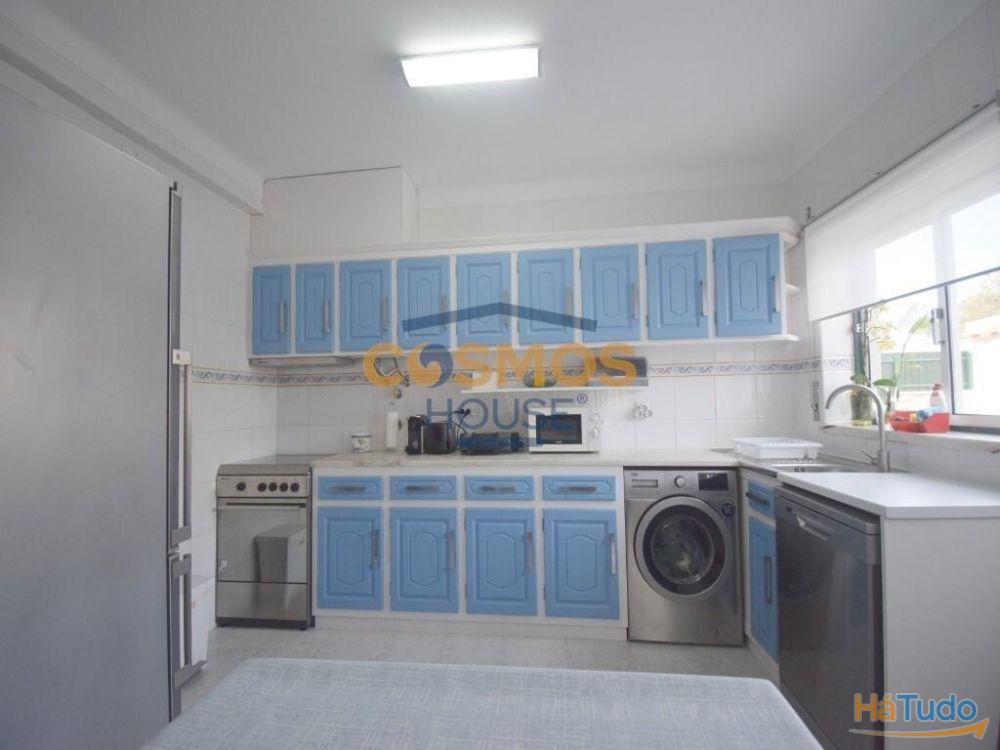 Moradia T2 com Garagem Fechada, Terrao e Churrasqueira - So Martinho do Porto