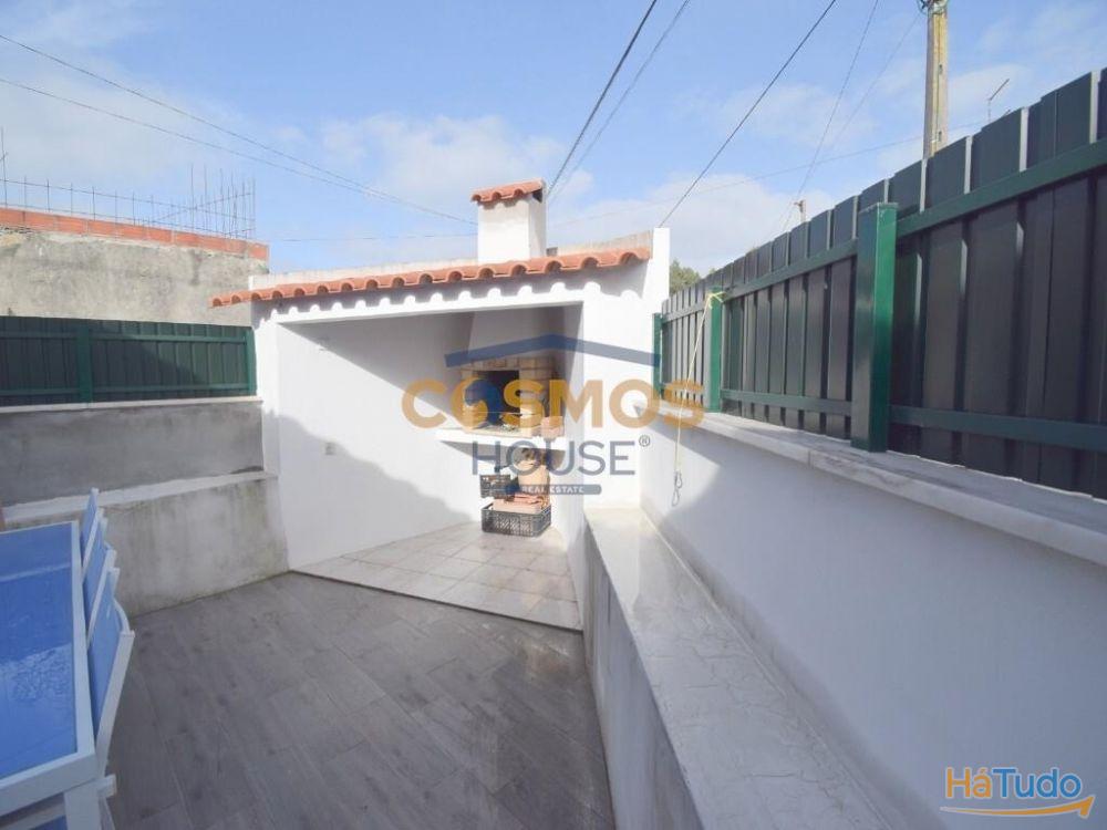 Moradia T2 com Garagem Fechada, Terrao e Churrasqueira - So Martinho do Porto