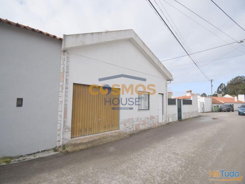 Moradia T2 com Garagem Fechada, Terrao e Churrasqueira - So Martinho do Porto