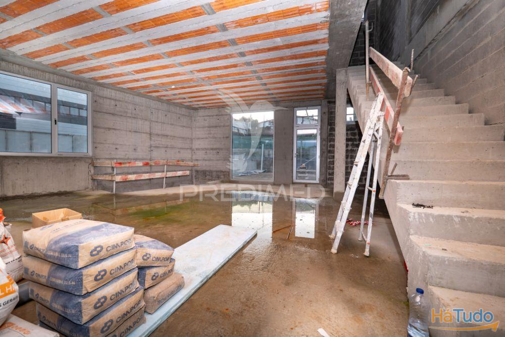 Armazm 345 M2 para servios, comercio e indstria Ferreiros, Braga