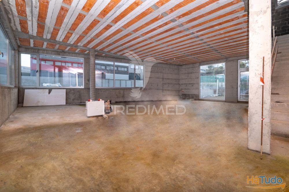 Armazm 345 M2 para servios, comercio e indstria Ferreiros, Braga