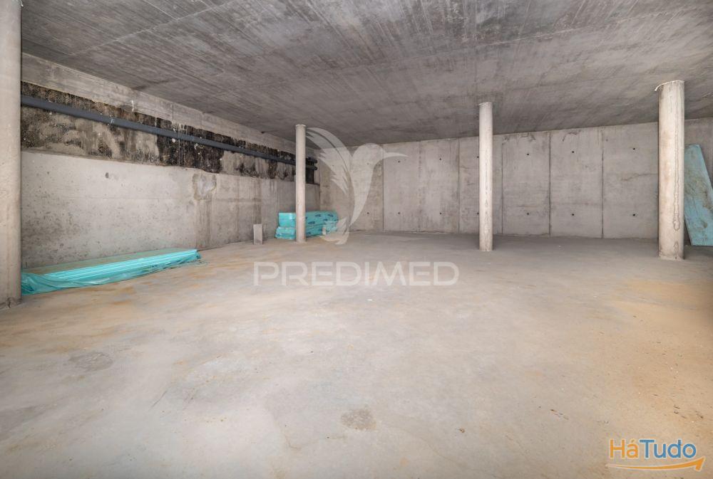 Armazm 345 M2 para servios, comercio e indstria Ferreiros, Braga